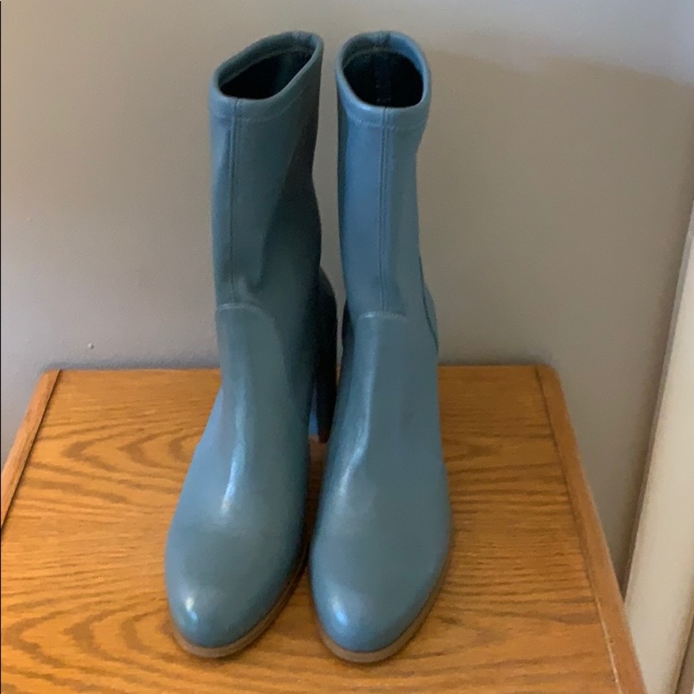NEW, never worn 9.5 Stuart Weitzman boots